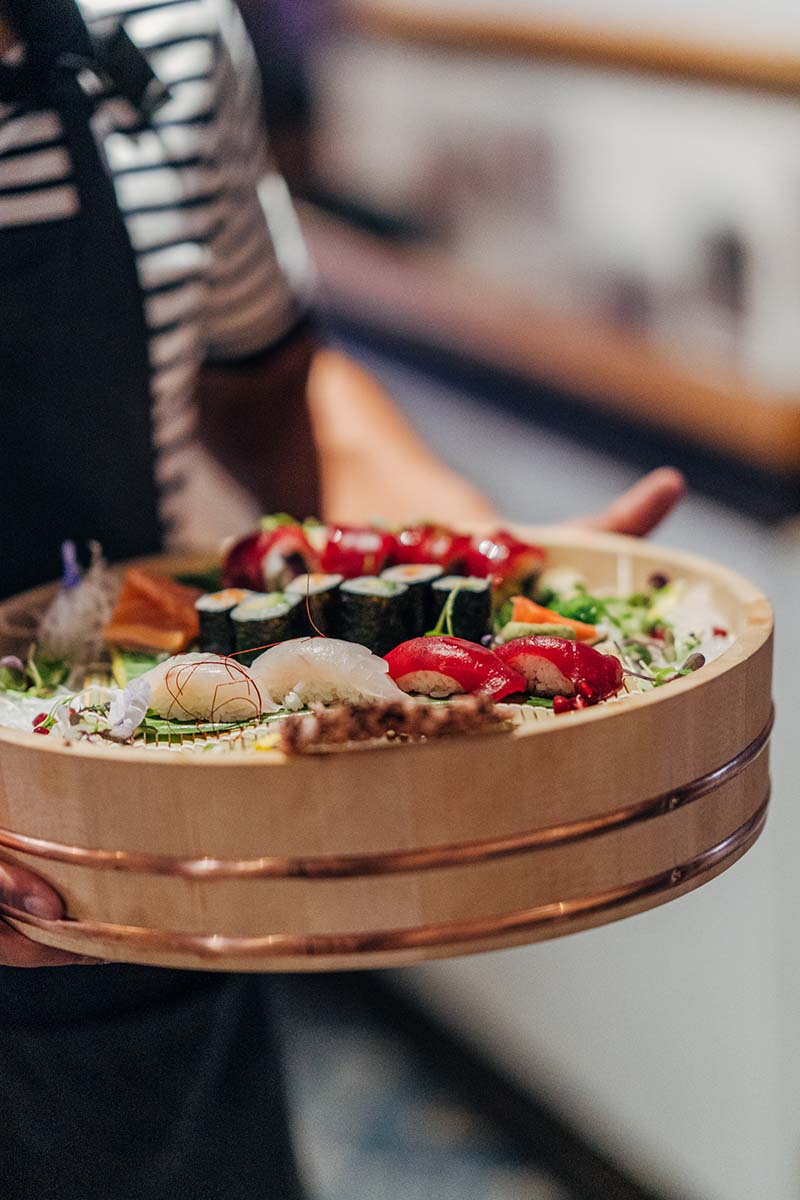 cena romántica con sushi